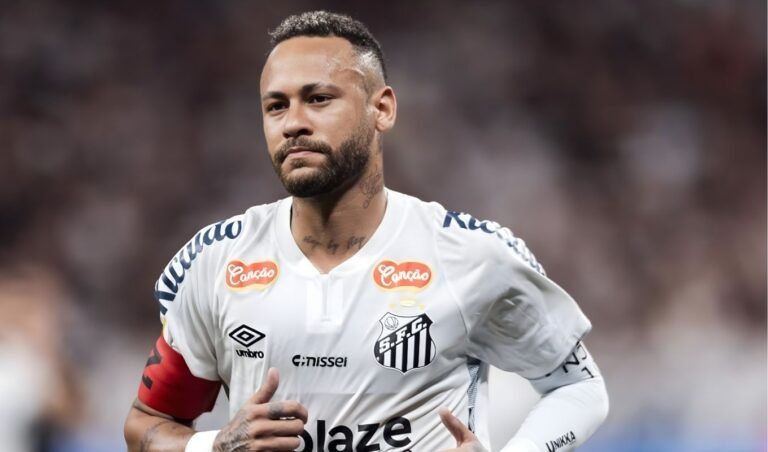 Neymar Defies Injury to Secure Santos Victory