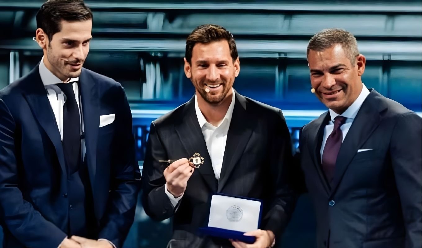 Messi Presented with the Key to the City of Miami