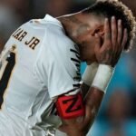 Santos Defeated Fluminense Defeat Santos Amid Neymar Boos