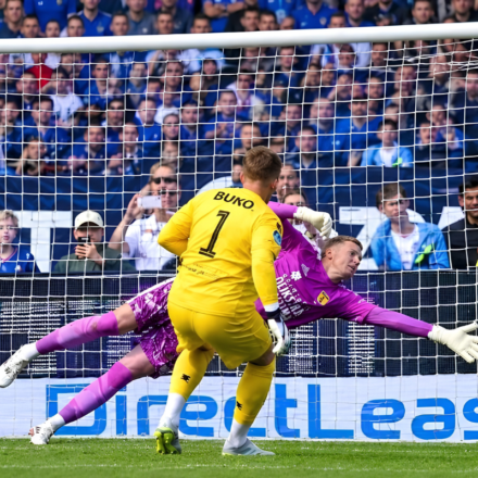 Goalkeeper Ronald Koeman Jr Scores Dramatic Brace in Eredivisie